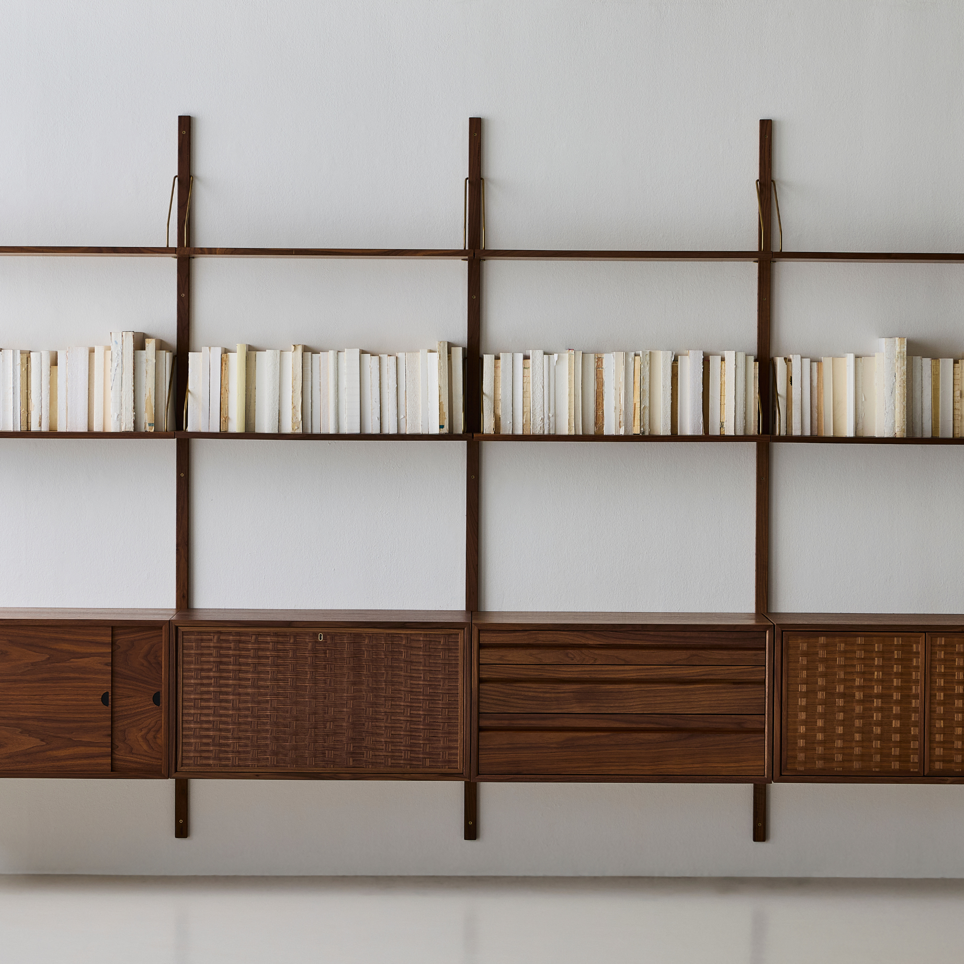 Royal System Storage